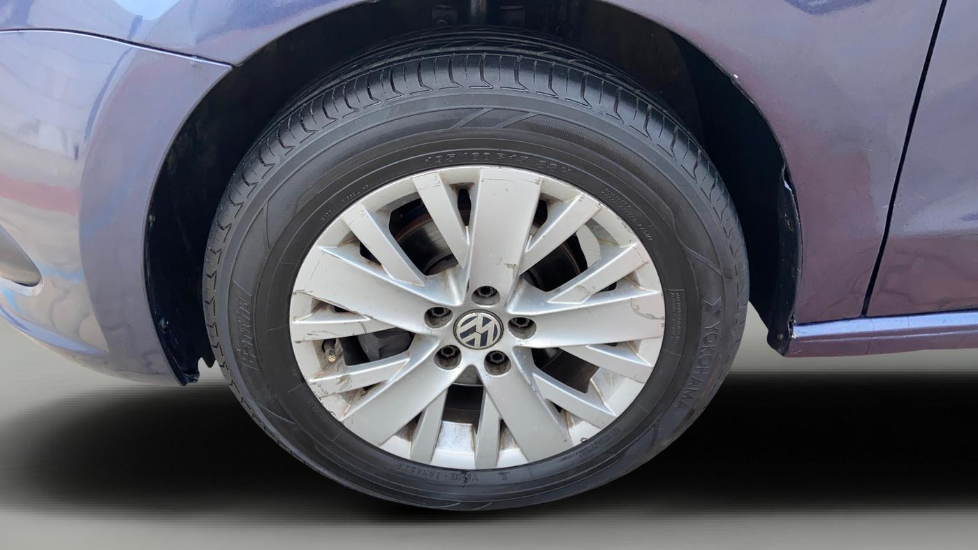 2015 Volkswagen Vento HIGHLINE DIESEL 1.5, Diesel, Manual, 1,15,467 km, Left Front Wheel