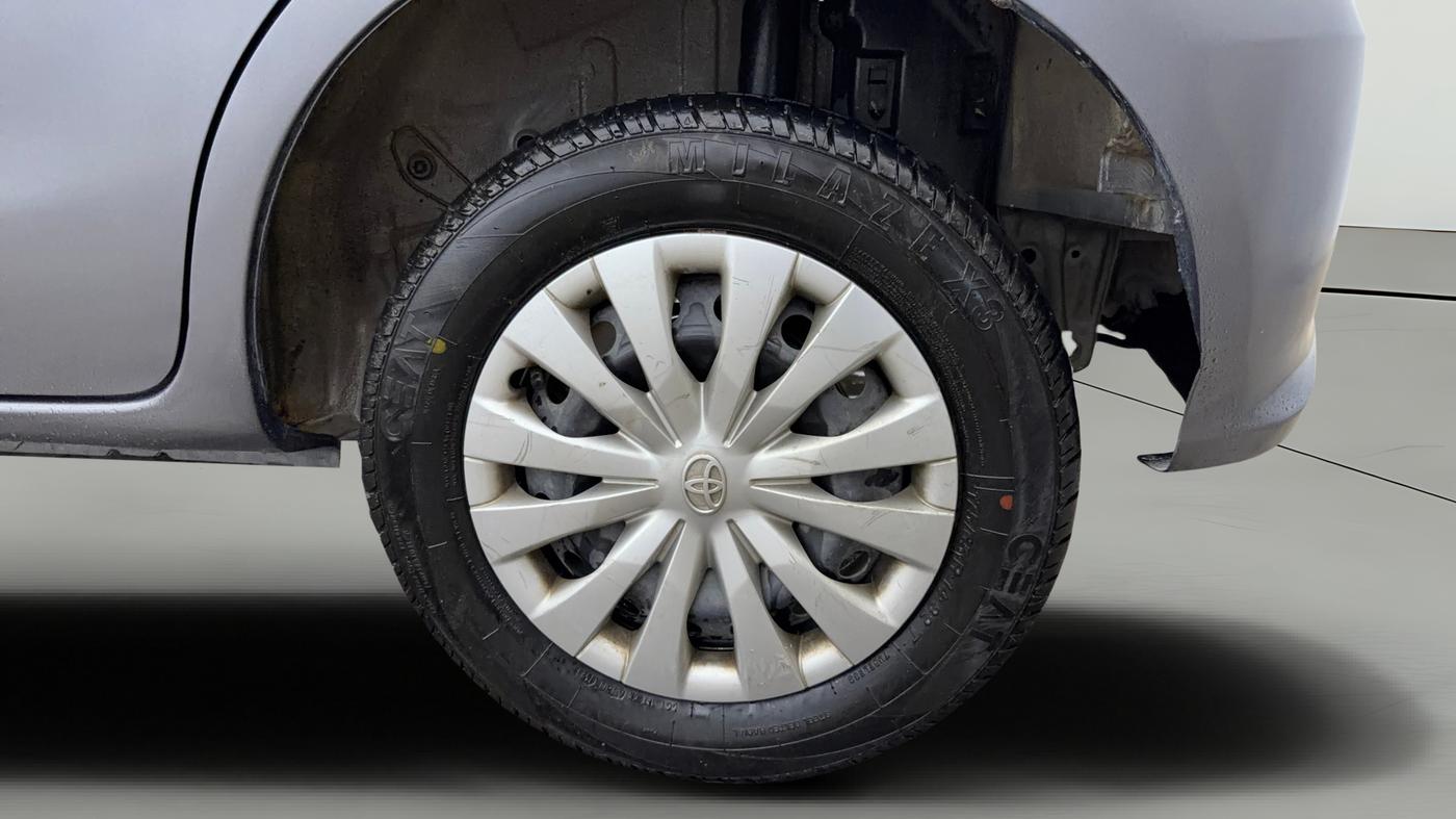 2018 Toyota Etios Liva V, Petrol, Manual, 33,406 km, Left Rear Wheel