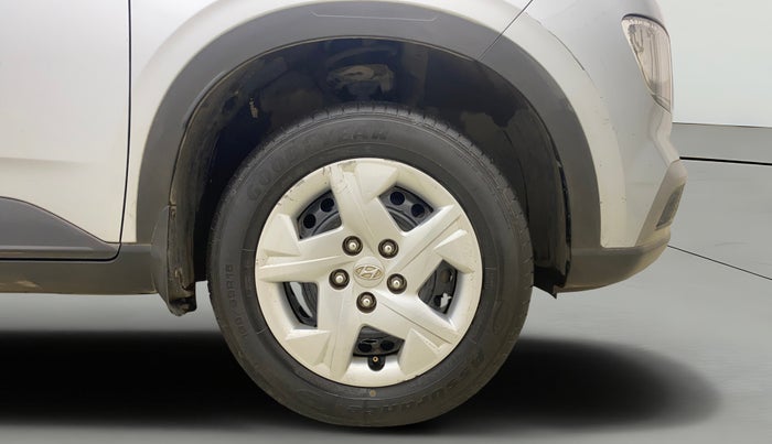 2021 Hyundai VENUE S 1.2, Petrol, Manual, 28,406 km, Right Front Wheel