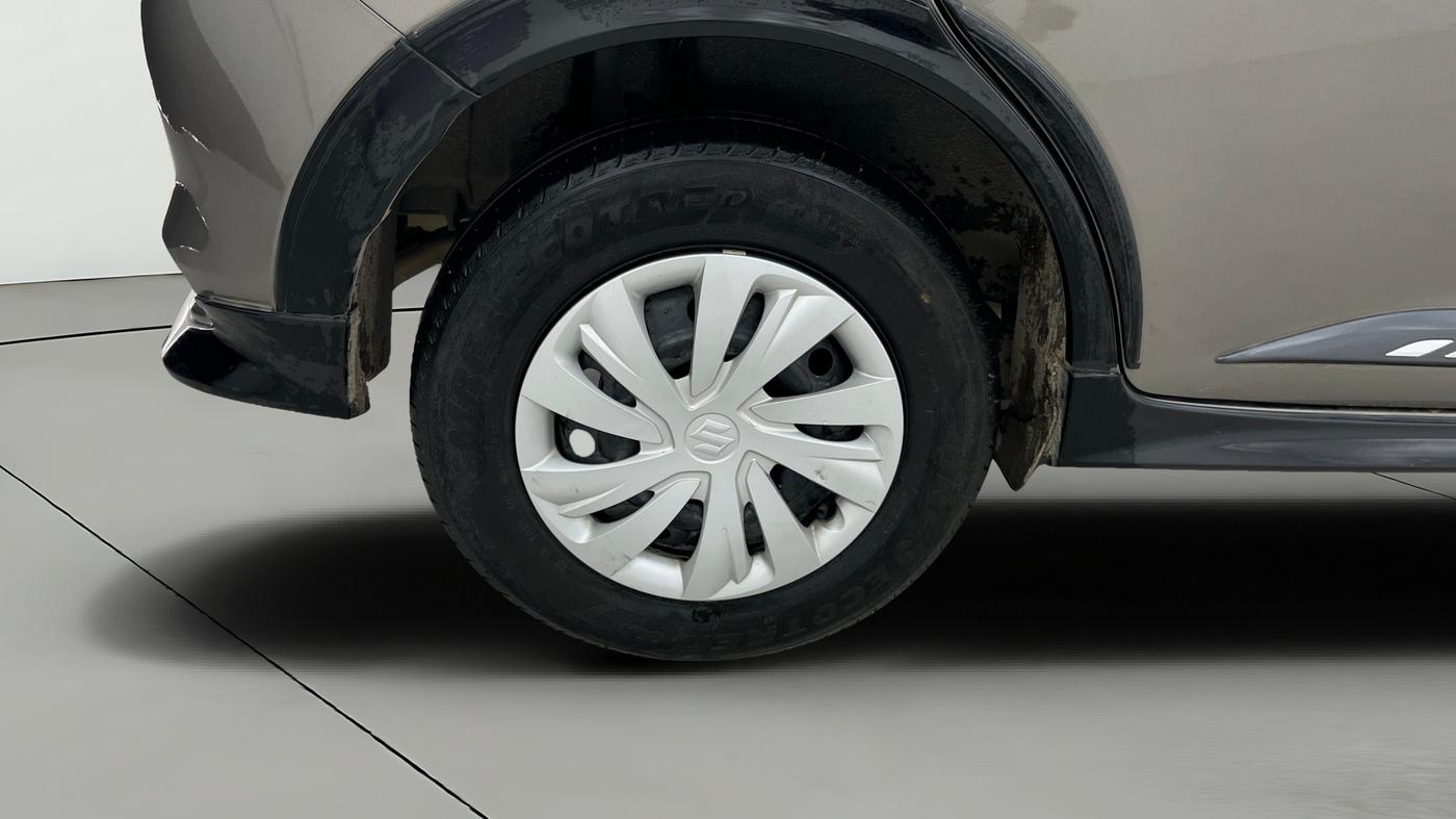 2024 Maruti Swift VXi (O), Petrol, Manual, 15,662 km, Right Rear Wheel