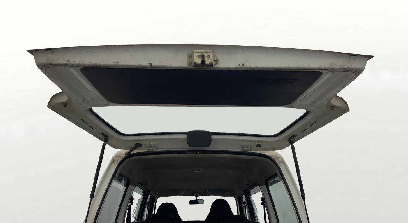 2023 Maruti Eeco 5 STR AC CNG, CNG, Manual, 79,318 km, Boot Door Open