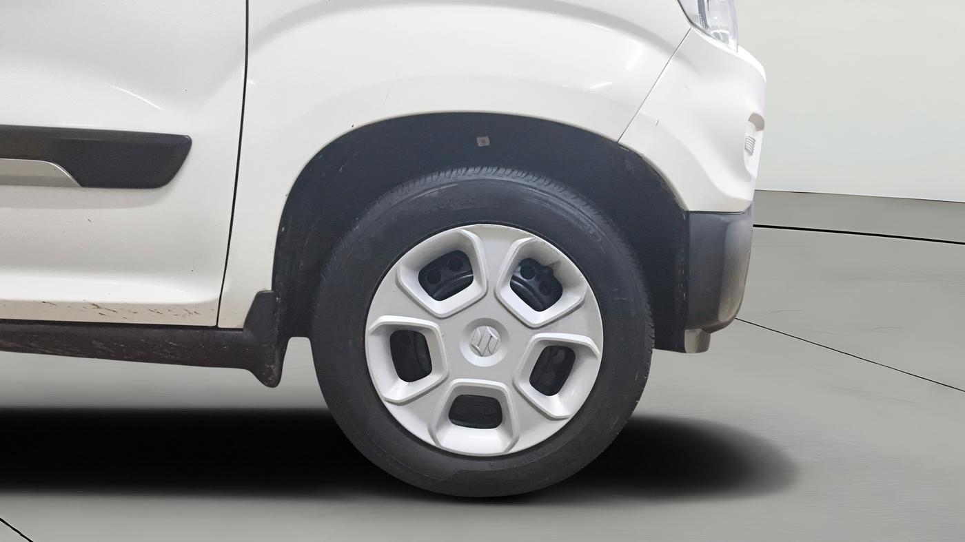 2022 Maruti S PRESSO VXI S-CNG, CNG, Manual, 27,008 km, Right Front Wheel