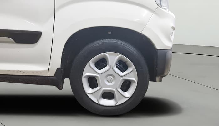 2022 Maruti S PRESSO VXI S-CNG, CNG, Manual, 27,008 km, Right Front Wheel