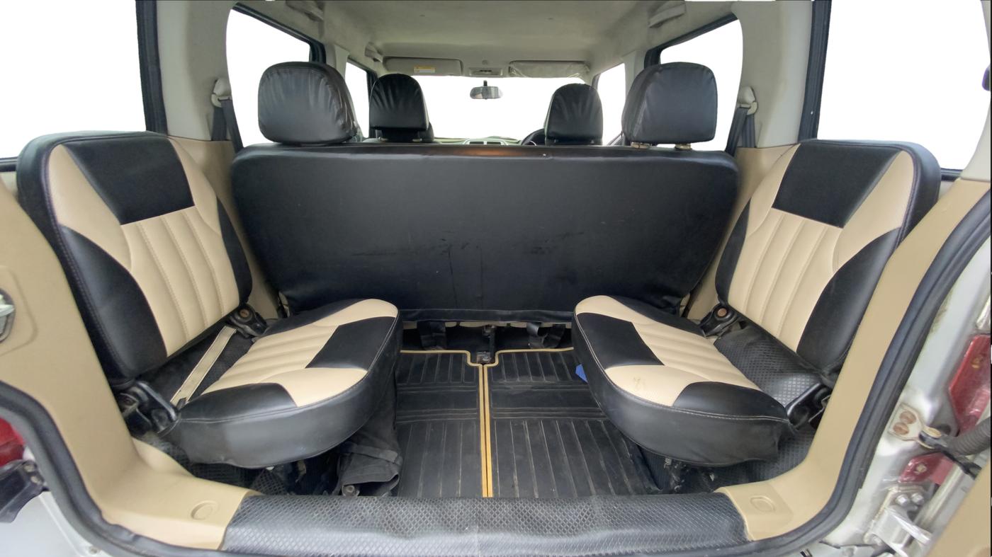 2016 Mahindra TUV300 T8, Diesel, Manual, 1,05,355 km, Third Seat Row ( optional )