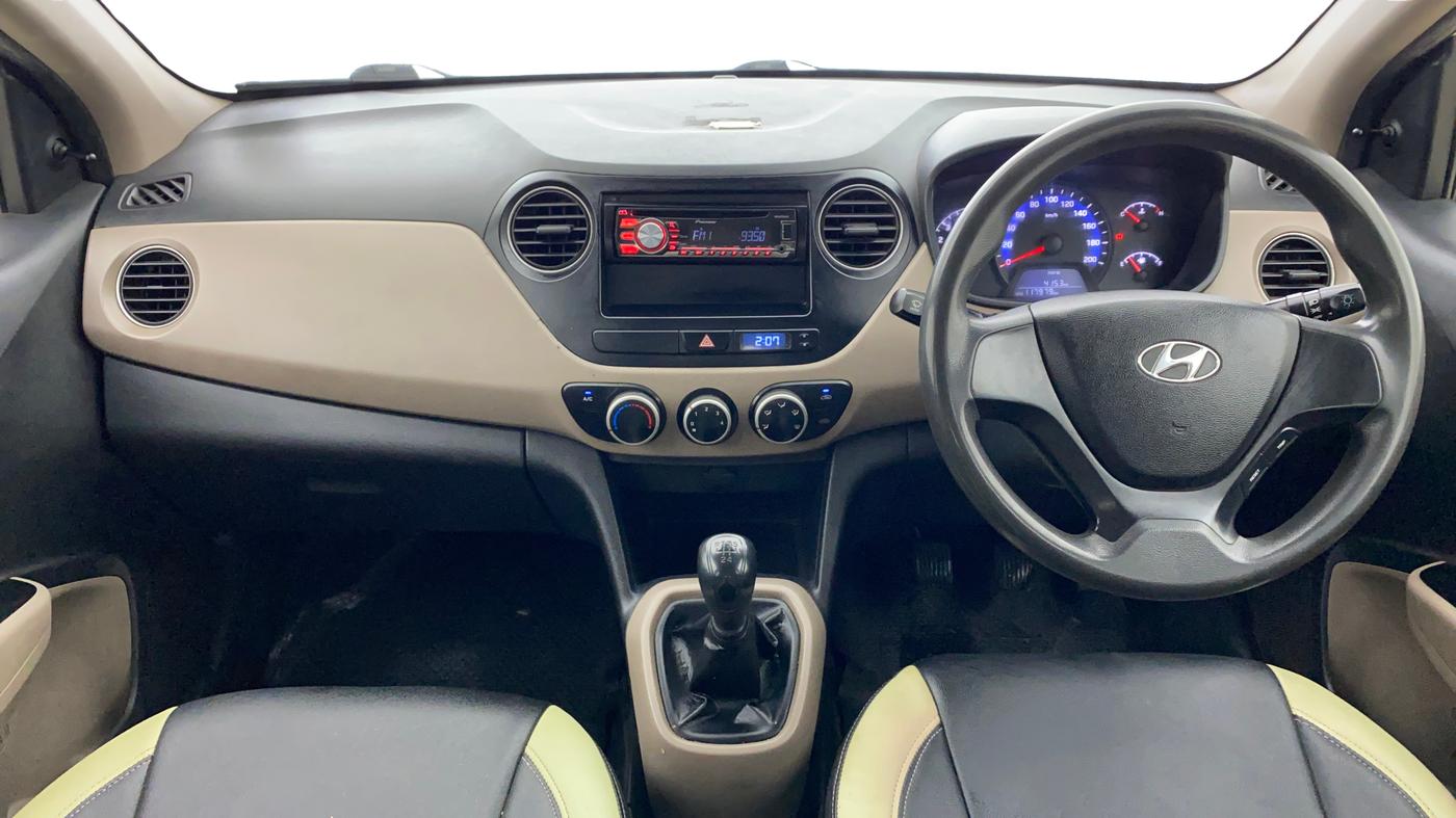 2015 Hyundai Xcent BASE 1.1, Diesel, Manual, 1,18,069 km, Dashboard