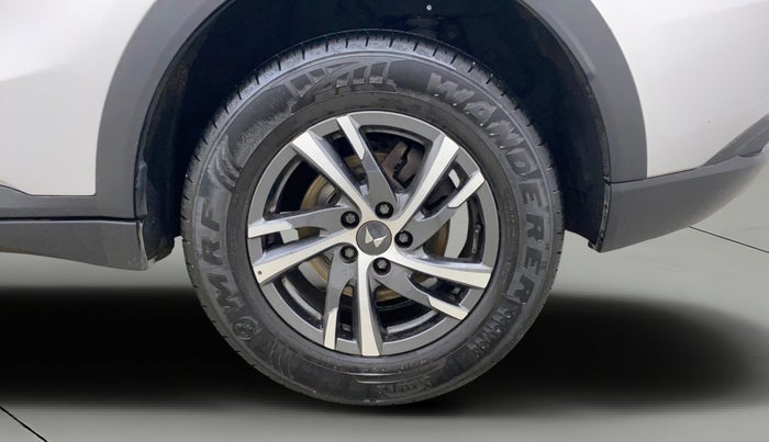 2022 Mahindra XUV700 AX 5 P AT 5 STR, Petrol, Automatic, 28,300 km, Left Rear Wheel