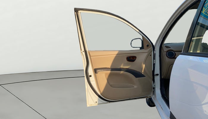 2013 Hyundai i10 MAGNA 1.1, CNG, Manual, 80,438 km, LHS Front Door