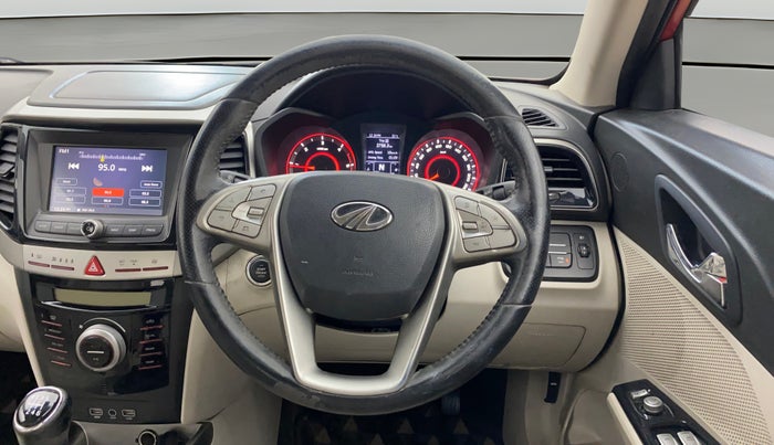 2019 Mahindra XUV300 W8 (O) 1.5 DIESEL, Diesel, Manual, 62,977 km, Steering Wheel Close Up