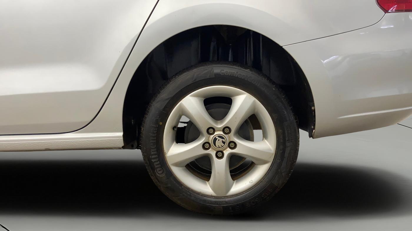 2013 Skoda Rapid ELEGANCE 1.6 MPI MT, Petrol, Manual, 84,349 km, Left Rear Wheel