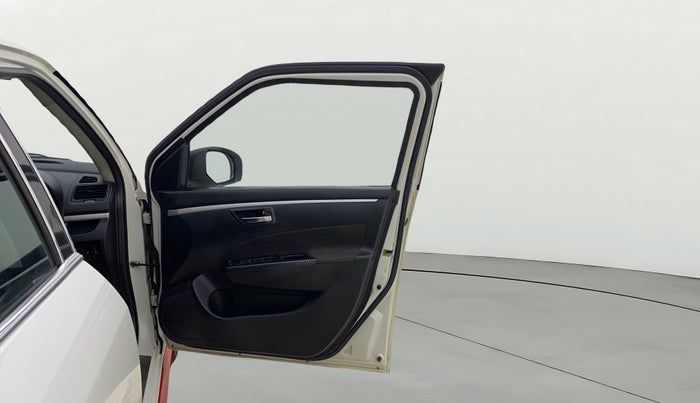 2016 Maruti Swift VXI, Petrol, Manual, 1,10,435 km, RHS Front Door