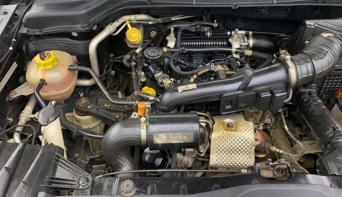 2023 Mahindra XUV300 W4 1.2 PETROL, Petrol, Manual, 52,472 km, Engine View - Right