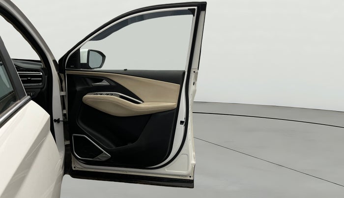 2023 MG HECTOR SHARP PRO 1.5 PETROL TURBO CVT PETROL, Petrol, Automatic, 22,677 km, RHS Front Door