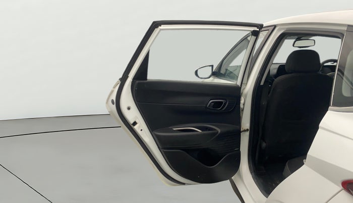 2021 Hyundai NEW I20 ASTA (O) 1.2 MT, CNG, Manual, 1,17,079 km, LHS Rear Door