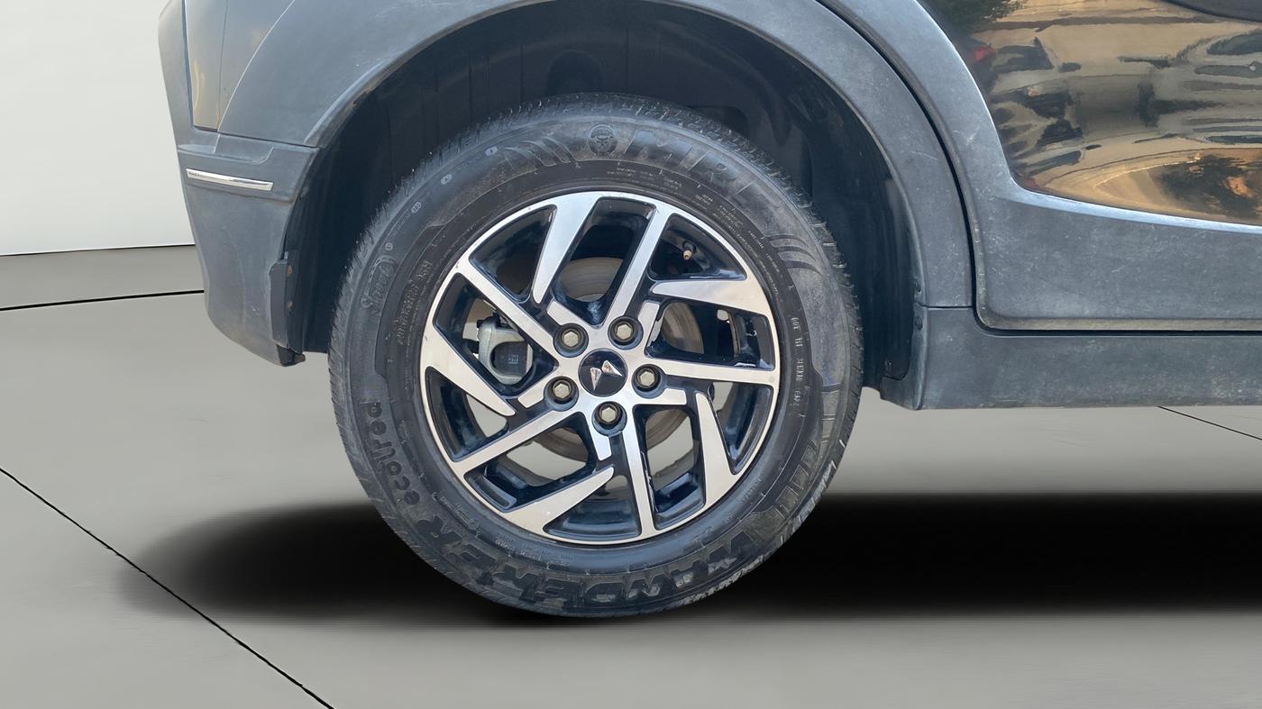 2024 Mahindra XUV 3XO AX5L 1.2 TGDi, Petrol, Manual, 32,116 km, Right Rear Wheel