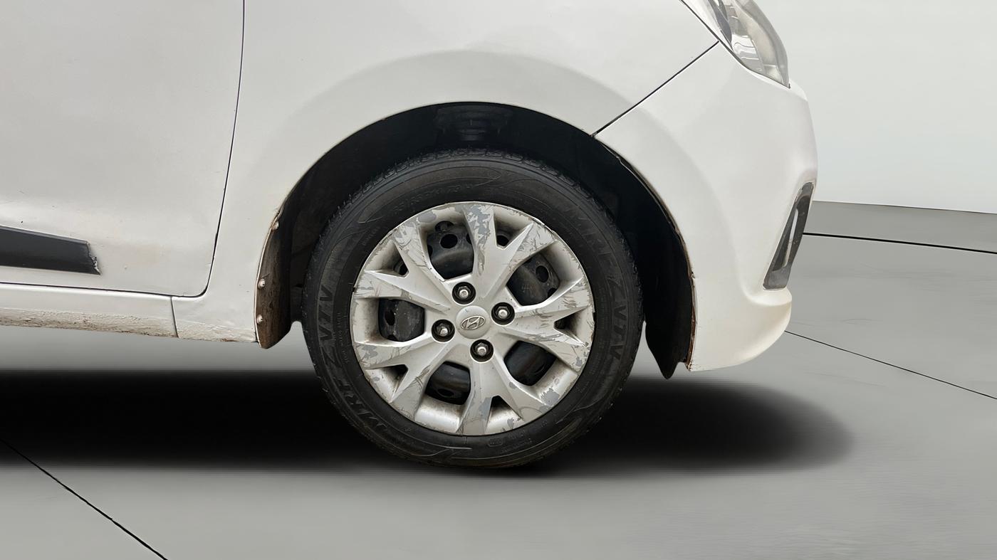 2016 Hyundai Grand i10 SPORTZ 1.2 KAPPA VTVT, CNG, Manual, 77,378 km, Right Front Wheel