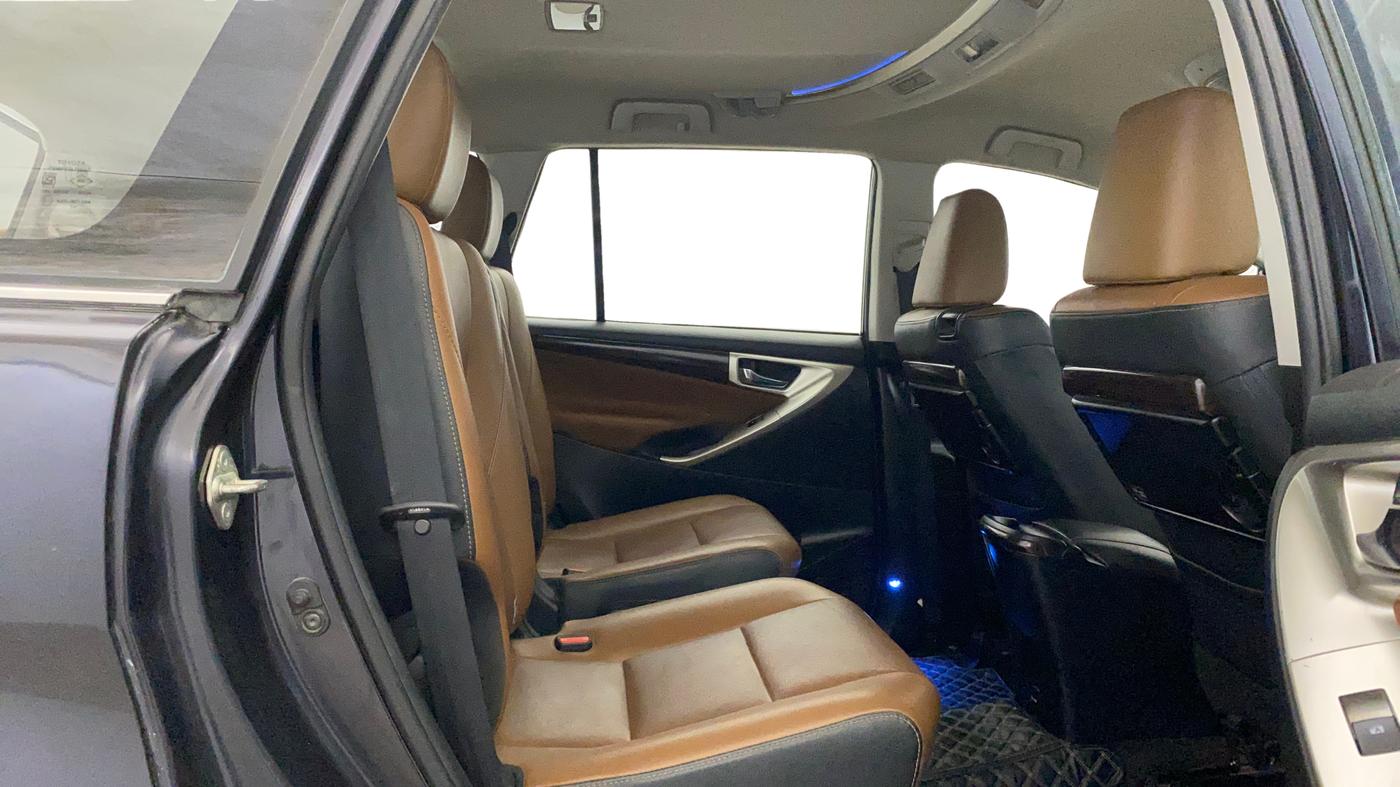 2021 Toyota Innova Crysta 2.7 ZX AT 7 STR, Petrol, Automatic, 62,142 km, Right Side Rear Door Cabin