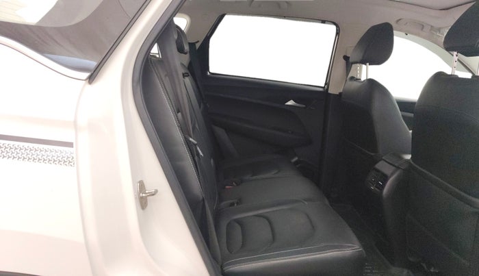 2020 MG HECTOR SHARP 1.5 DCT PETROL, Petrol, Automatic, 61,381 km, Right Side Rear Door Cabin