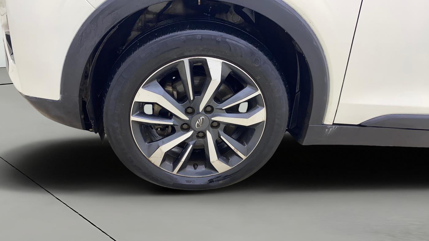 2021 Mahindra XUV300 W8 (O) 1.2 PETROL, Petrol, Manual, 78,893 km, Left Front Wheel
