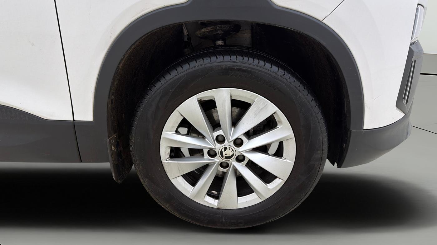 2025 Skoda Kylaq Signature, Petrol, Manual, 19,275 km, Right Front Wheel