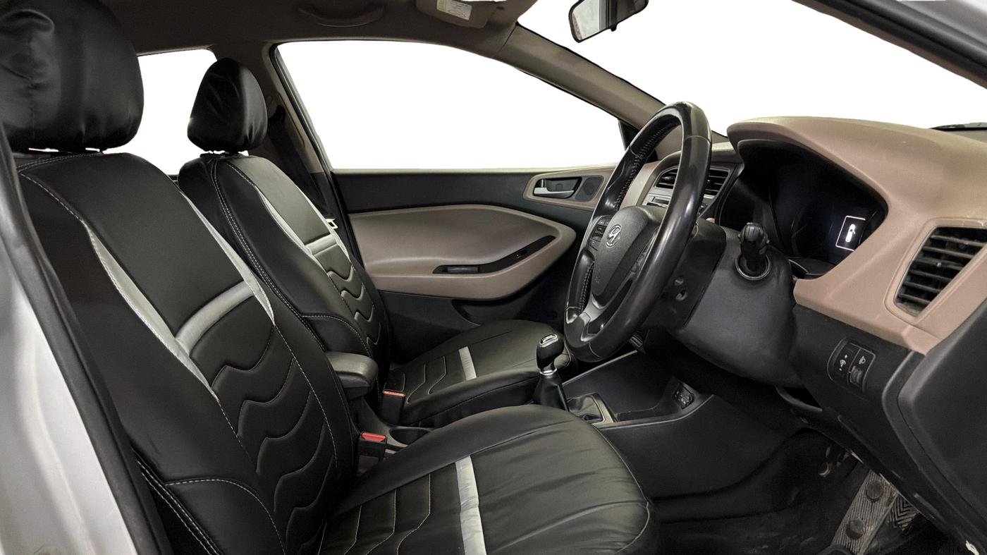 2017 Hyundai Elite i20 ASTA 1.2 (O), Petrol, Manual, 90,669 km, Right Side Front Door Cabin