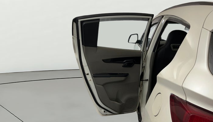 2016 Mahindra Kuv100 K4 6 STR, CNG, Manual, 49,693 km, LHS Rear Door