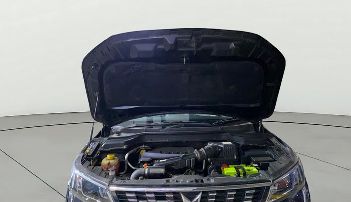 2023 Mahindra XUV300 W8 (O) 1.2 PETROL, Petrol, Manual, 27,501 km, Open Bonet