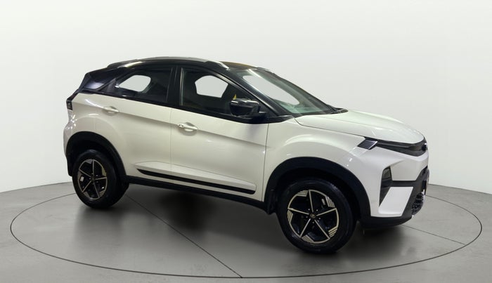 2024 Tata NEXON FEARLESS + SUNROOF AMT DUAL TONE 1.5 DIESEL, Diesel, Automatic, 39,493 km, Right Front Diagonal