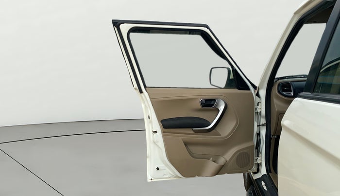 2019 Mahindra TUV300 T10, Diesel, Manual, 46,232 km, LHS Front Door