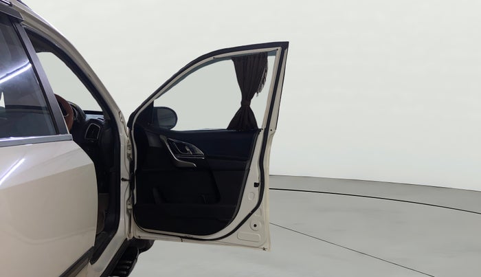 2020 Mahindra XUV500 W7, Diesel, Manual, 30,379 km, RHS Front Door