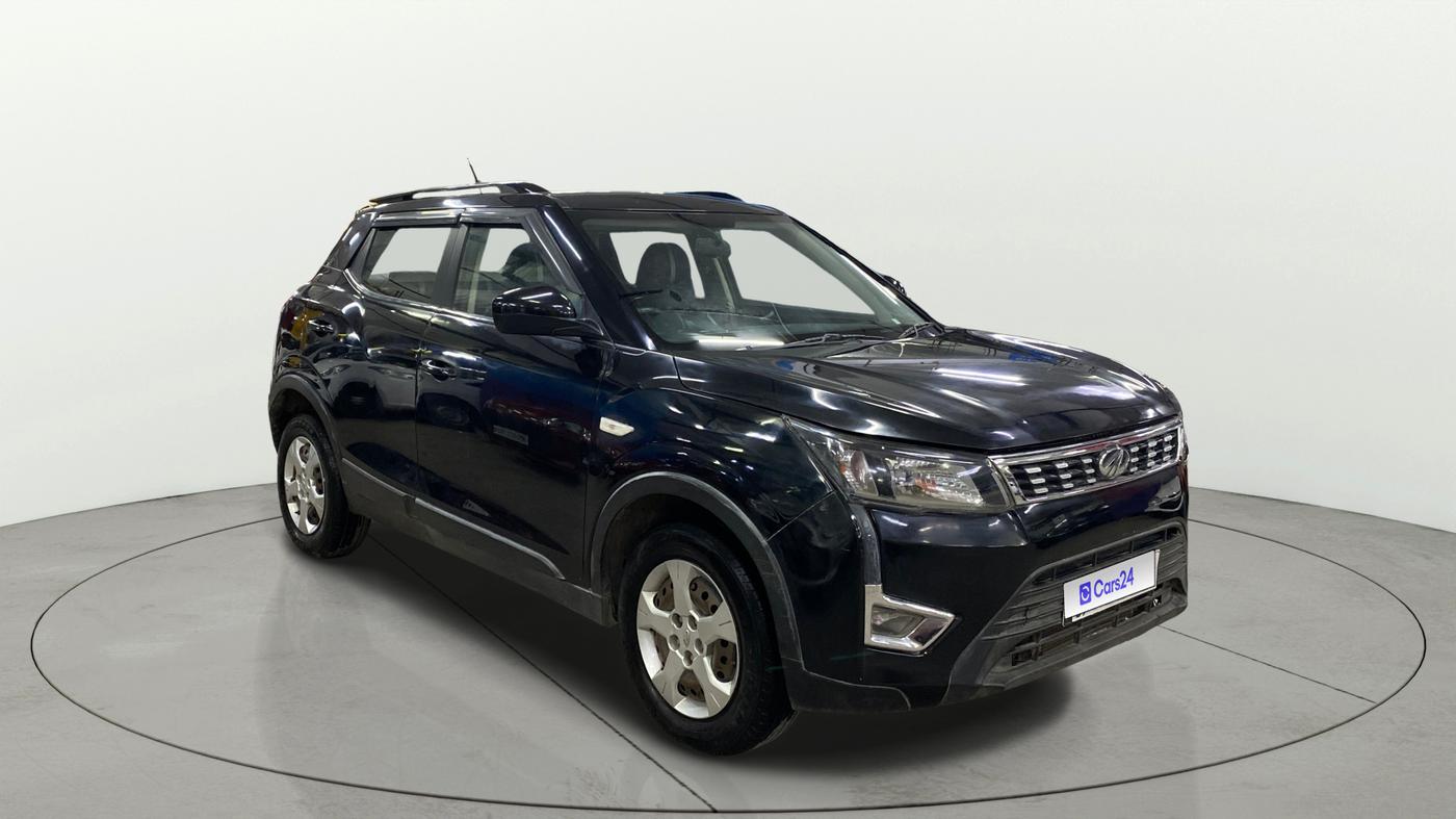 2020 Mahindra XUV300 W6 1.2 PETROL, Petrol, Manual, 83,760 km, Right Front Diagonal