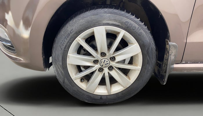 2017 Volkswagen Polo HIGHLINE1.2L, Petrol, Manual, 28,989 km, Left Front Wheel
