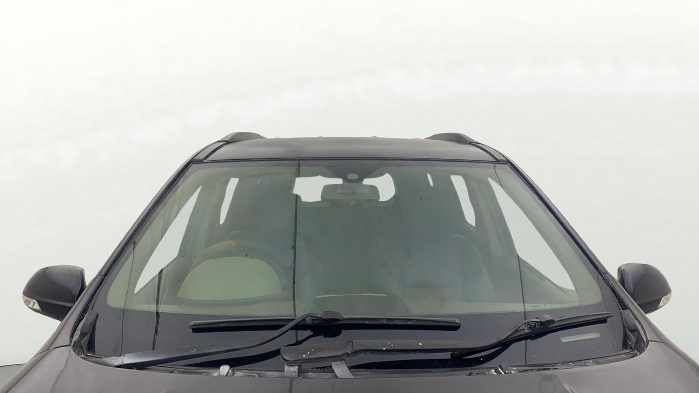 2012 Mahindra XUV500 W8, Diesel, Manual, 1,39,724 km, Front Windshield