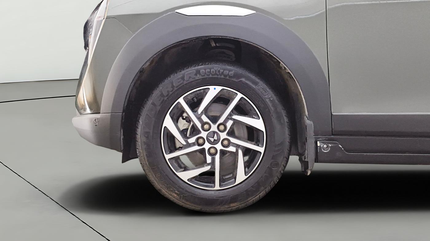 2025 Mahindra XUV 3XO AX5 1.2 L TCMPFi, Petrol, Manual, 7,039 km, Left Front Wheel