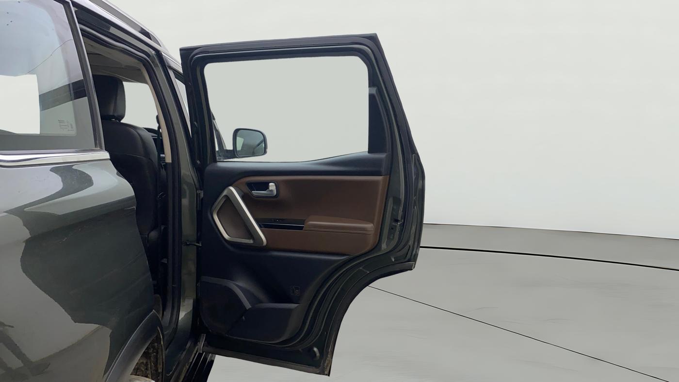 2022 Mahindra SCORPIO-N Z8 L DIESEL AT 2WD 7 STR, Diesel, Automatic, 78,037 km, RHS Rear Door