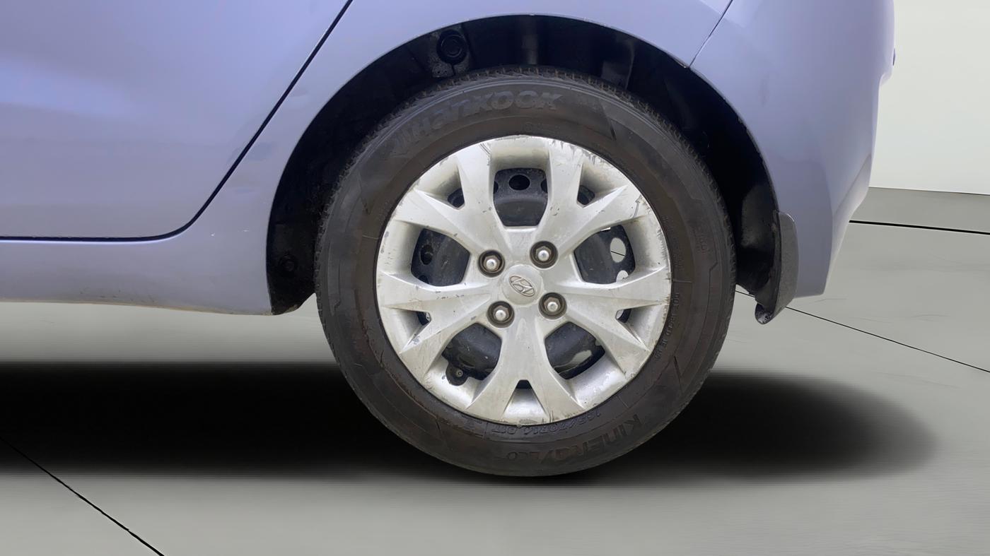 2013 Hyundai Grand i10 MAGNA 1.2 KAPPA VTVT, CNG, Manual, 1,27,556 km, Left Rear Wheel