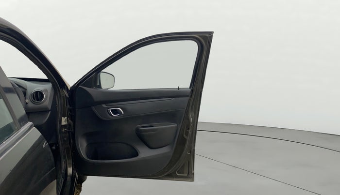 2019 Renault Kwid RXT 1.0 AMT (O), Petrol, Automatic, 70,118 km, RHS Front Door