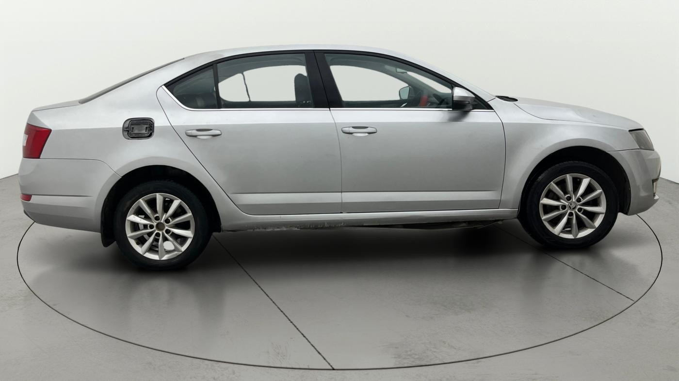 2015 Skoda Octavia AMBITION 1.4 TSI, Petrol, Manual, 1,47,263 km, Right Side View