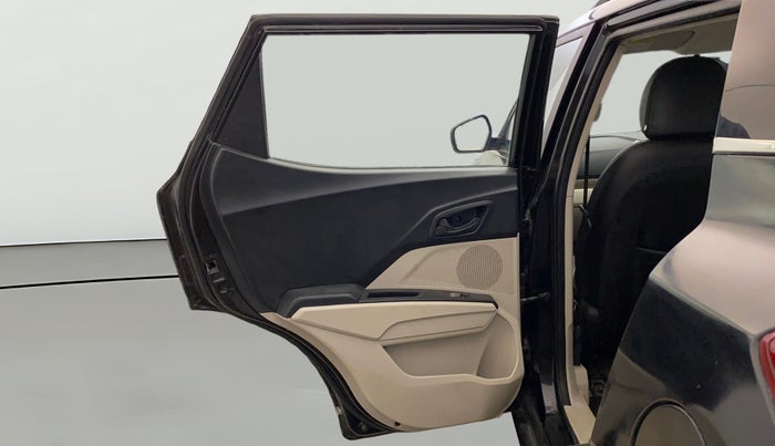 2019 Mahindra XUV300 W6 1.2 PETROL, Petrol, Manual, 67,763 km, LHS Rear Door