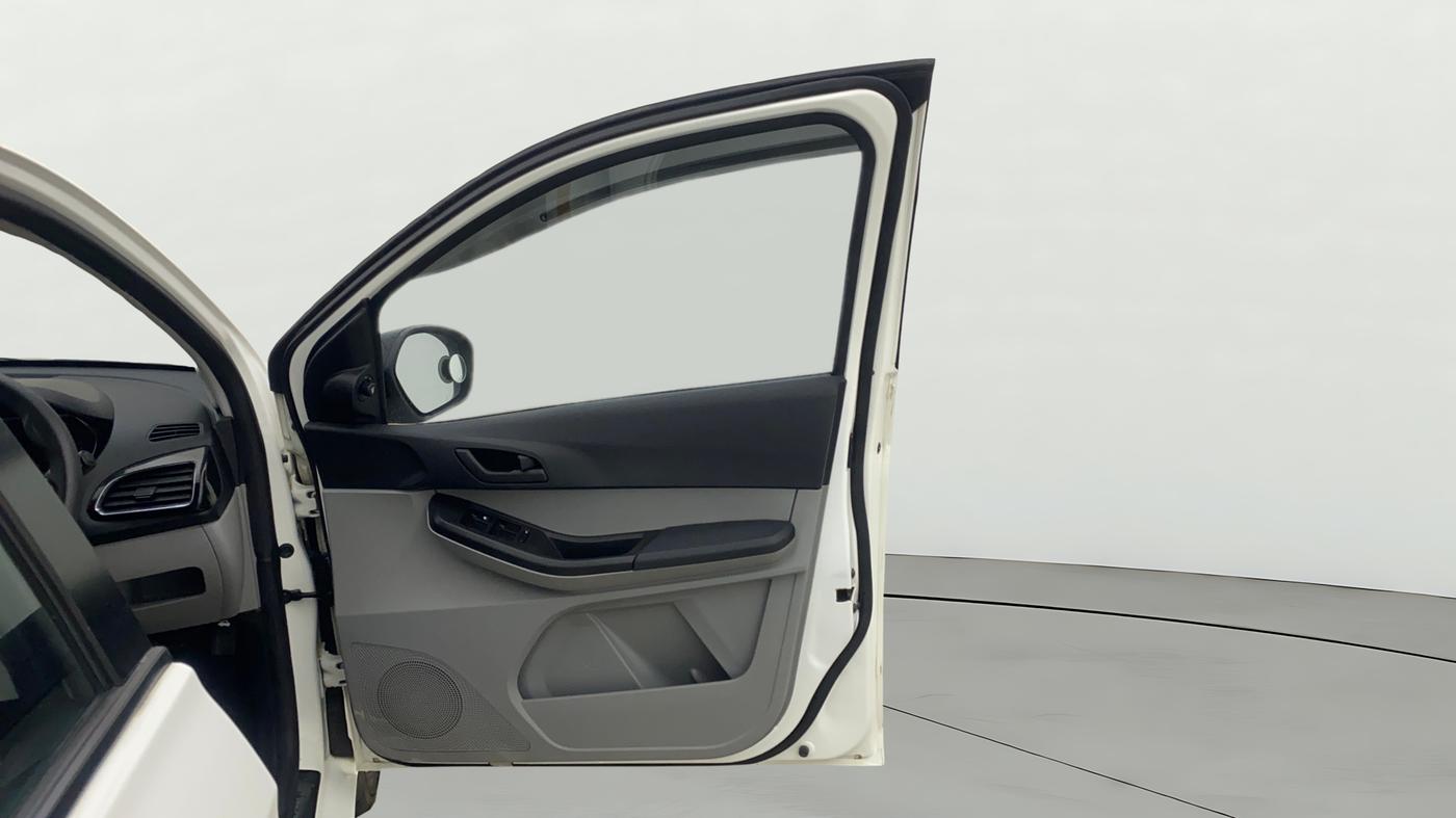 2023 Tata Tiago XT PETROL, Petrol, Manual, 30,715 km, RHS Front Door