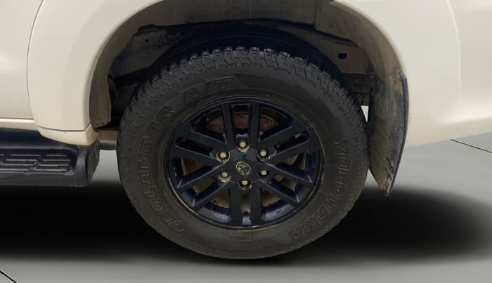 2013 Toyota Fortuner 3.0 4X2 AT, Diesel, Automatic, 1,25,493 km, Left Rear Wheel