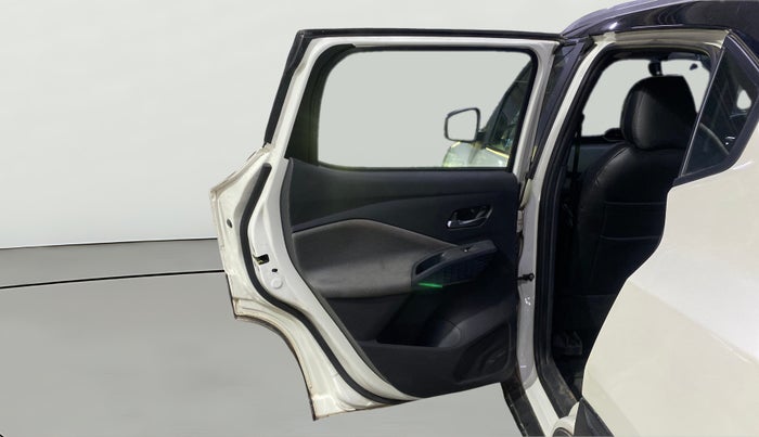 2024 Nissan MAGNITE N-Connecta B4D 1.0 Petrol AMT Dual Tone, Petrol, Automatic, 16,035 km, LHS Rear Door