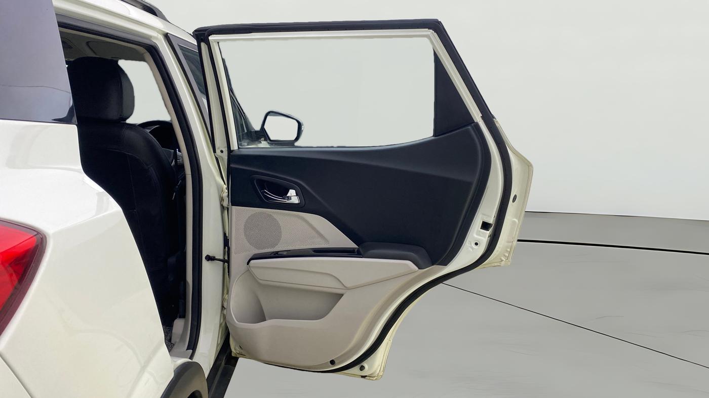2020 Mahindra XUV300 W8 1.5 DIESEL, Diesel, Manual, 45,333 km, RHS Rear Door