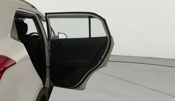 2016 Hyundai Creta E PLUS 1.6 PETROL, CNG, Manual, 1,25,577 km, RHS Rear Door