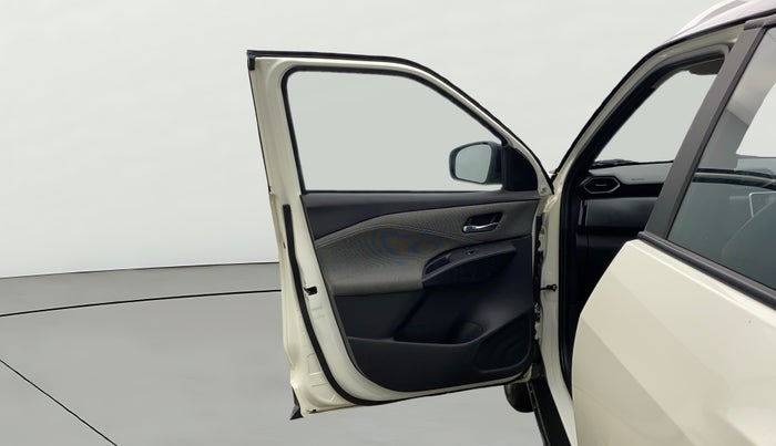 2024 Nissan MAGNITE N-Connecta B4D 1.0 Petrol MT Dual Tone, Petrol, Manual, 3,297 km, LHS Front Door