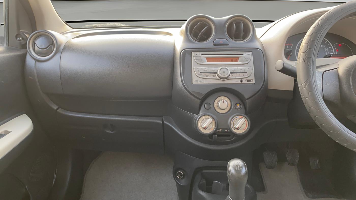 2015 Nissan Micra Active XV, Petrol, Manual, 33,490 km, Air Conditioner