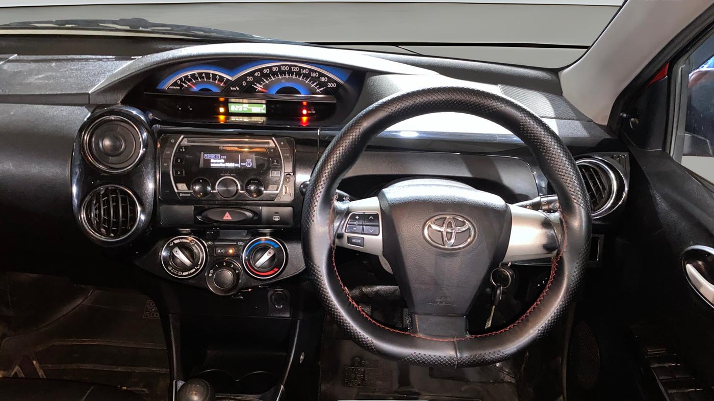 2014 Toyota Etios CROSS 1.5 V, Petrol, Manual, 93,288 km, Steering Wheel Close Up