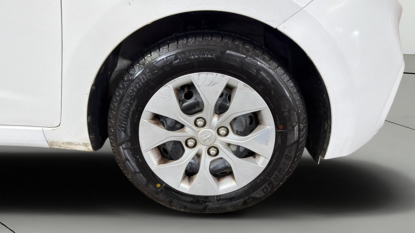 2017 Hyundai Xcent E+, Petrol, Manual, 66,534 km, Right Front Wheel