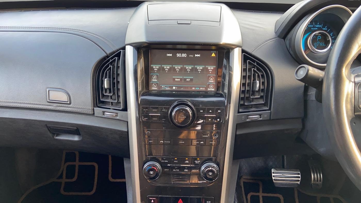 2018 Mahindra XUV500 W11 AT, Diesel, Automatic, 1,03,801 km, Air Conditioner