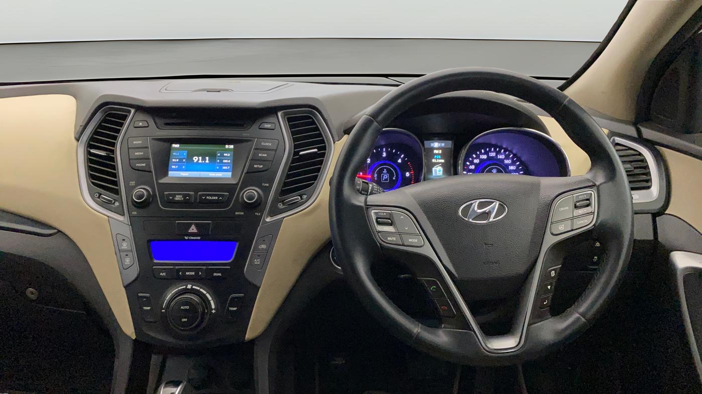 2014 Hyundai Santa Fe 4 WD AT, Diesel, Automatic, 72,740 km, Steering Wheel Close Up