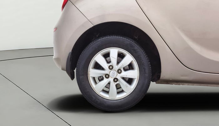 2013 Hyundai i20 SPORTZ 1.4 CRDI, Diesel, Manual, 1,01,692 km, Right Rear Wheel